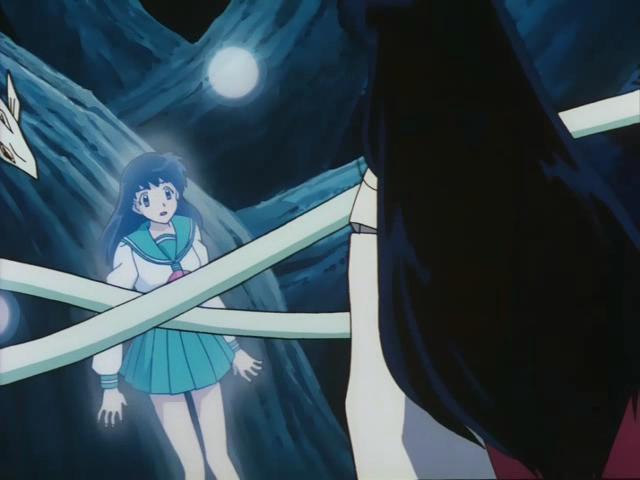 Otaku Gallery  / Anime e Manga / Inu-Yasha / Screen Shots / Episodi / 023 - La voce di Kagome e il bacio di Kikyo / 035.jpg